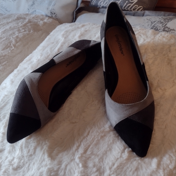 Shoes - Picture 4 of 10